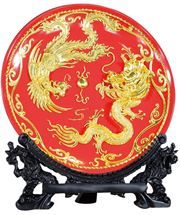 Traditional Chinese Glazed Porcelain Plate with Resin Dragon and Phoenix Design Covered with Gold Leaf